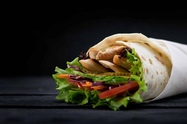 ¿Cuáles son los ingredientes para un auténtico shawarma de cordero?